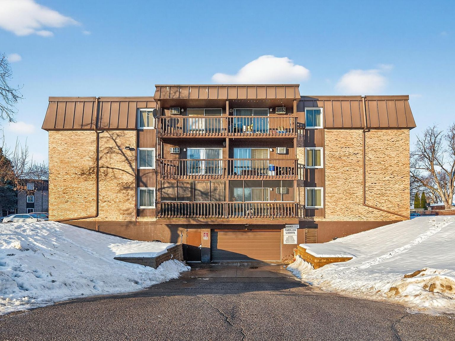 4207 Lakeside Ave N APT 137 Brooklyn Center, MN 55429 - Thumbnail 2