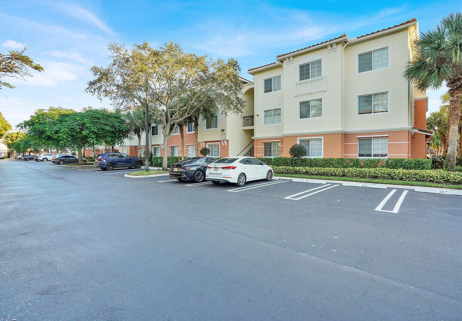 9845 Baywinds Dr APT 6102 West Palm Beach, FL 33411 - Thumbnail 2