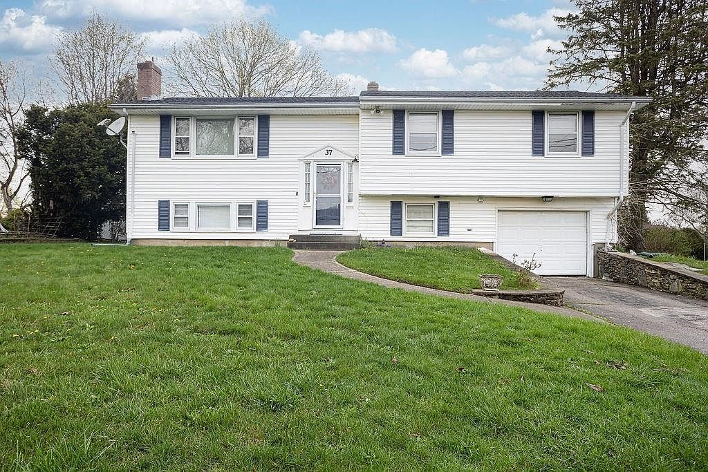 37 Squantum Dr Middletown, RI 02842  | Single Family