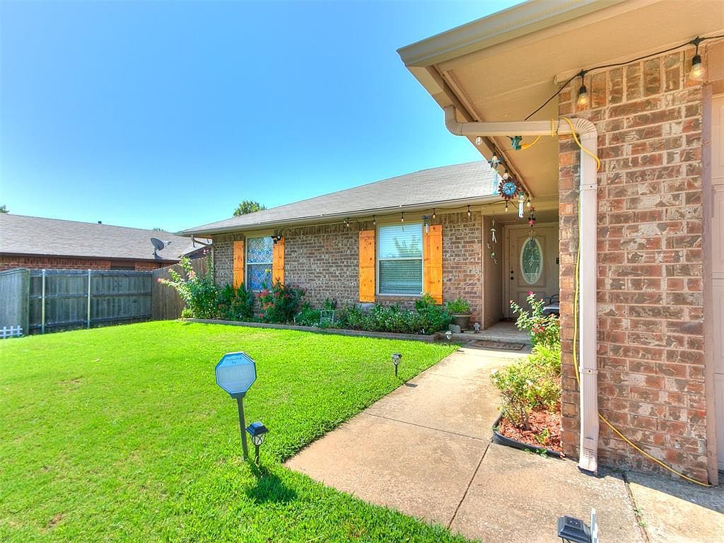 12012 Larkdale Dr Yukon, OK 73099 - Thumbnail 2