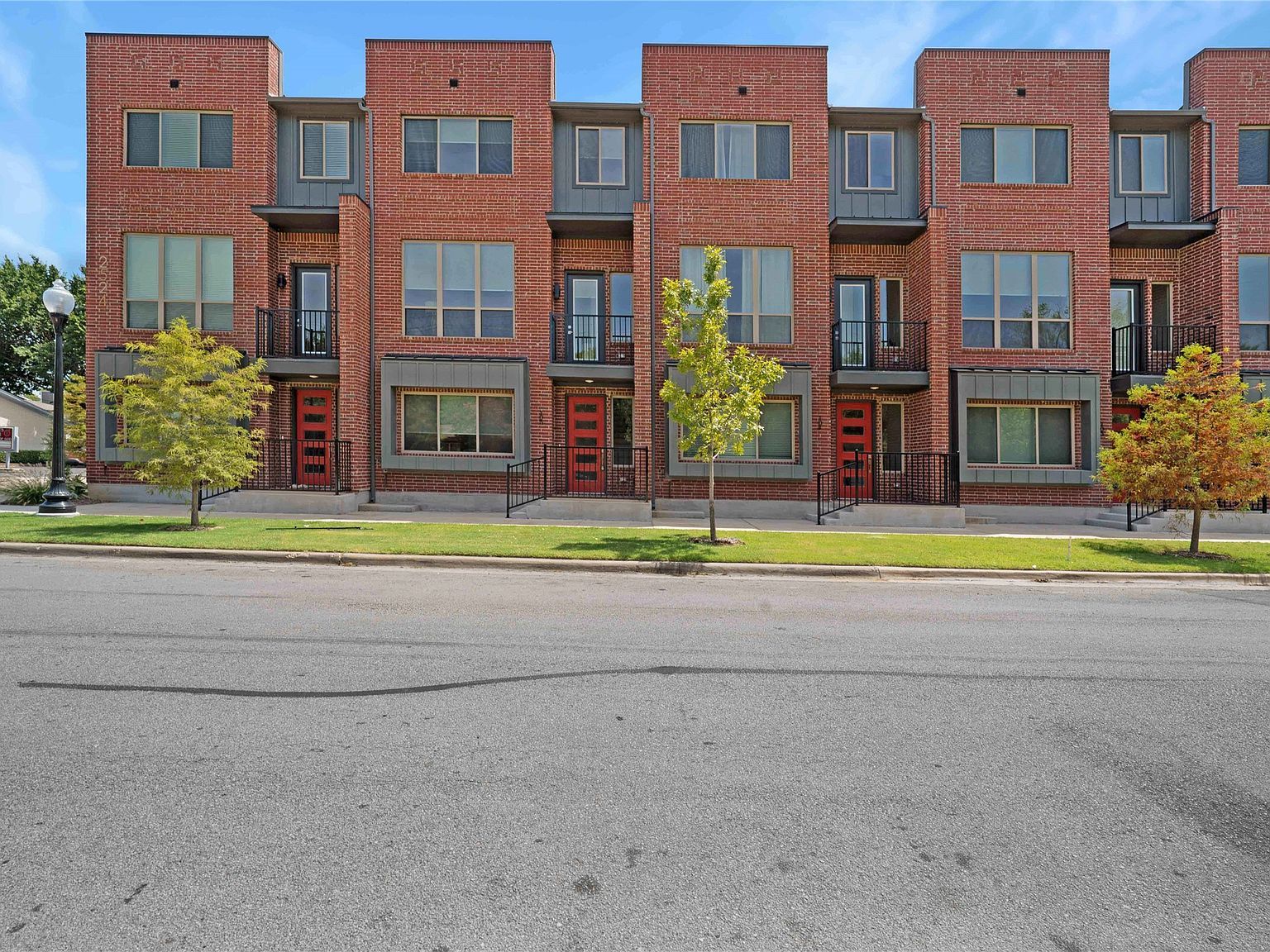 13351 Goodland St #206 Dallas, TX 75211 - Thumbnail 2