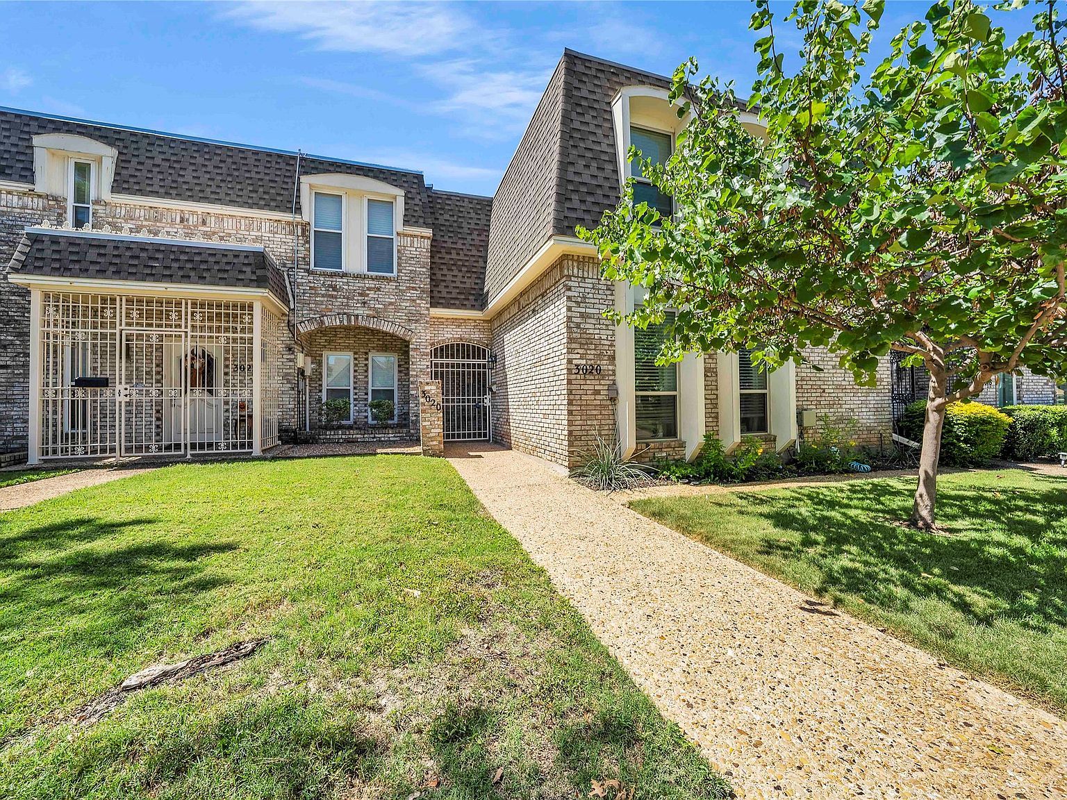 3020 Stonehenge Ln Carrollton, TX 75006 - Thumbnail 2