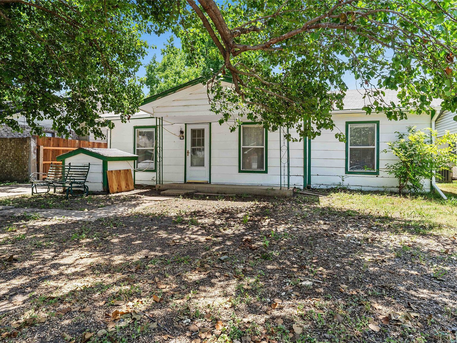 2221 Varsity Dr Grand Prairie, TX 75051 - Thumbnail 2