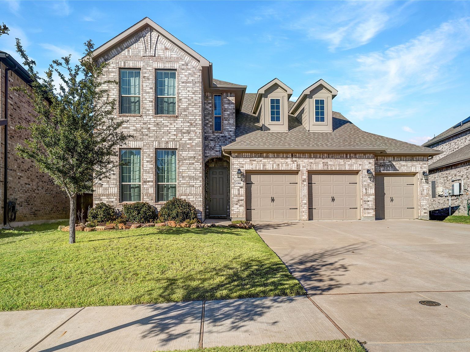1501 White Water Way Aubrey, TX 76227 - Thumbnail 2