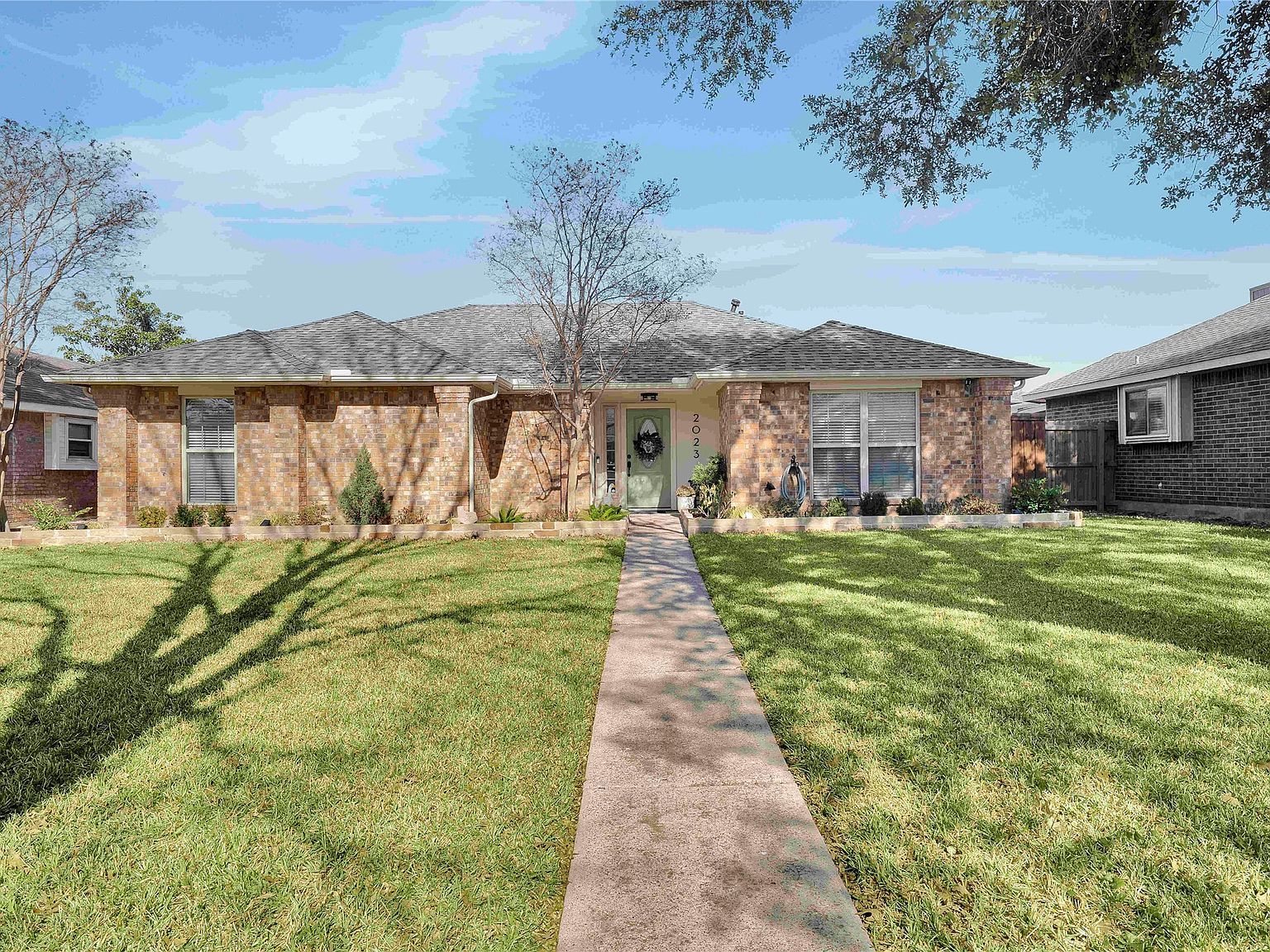 2023 Clearwater Trl Carrollton, TX 75010 - Thumbnail 2