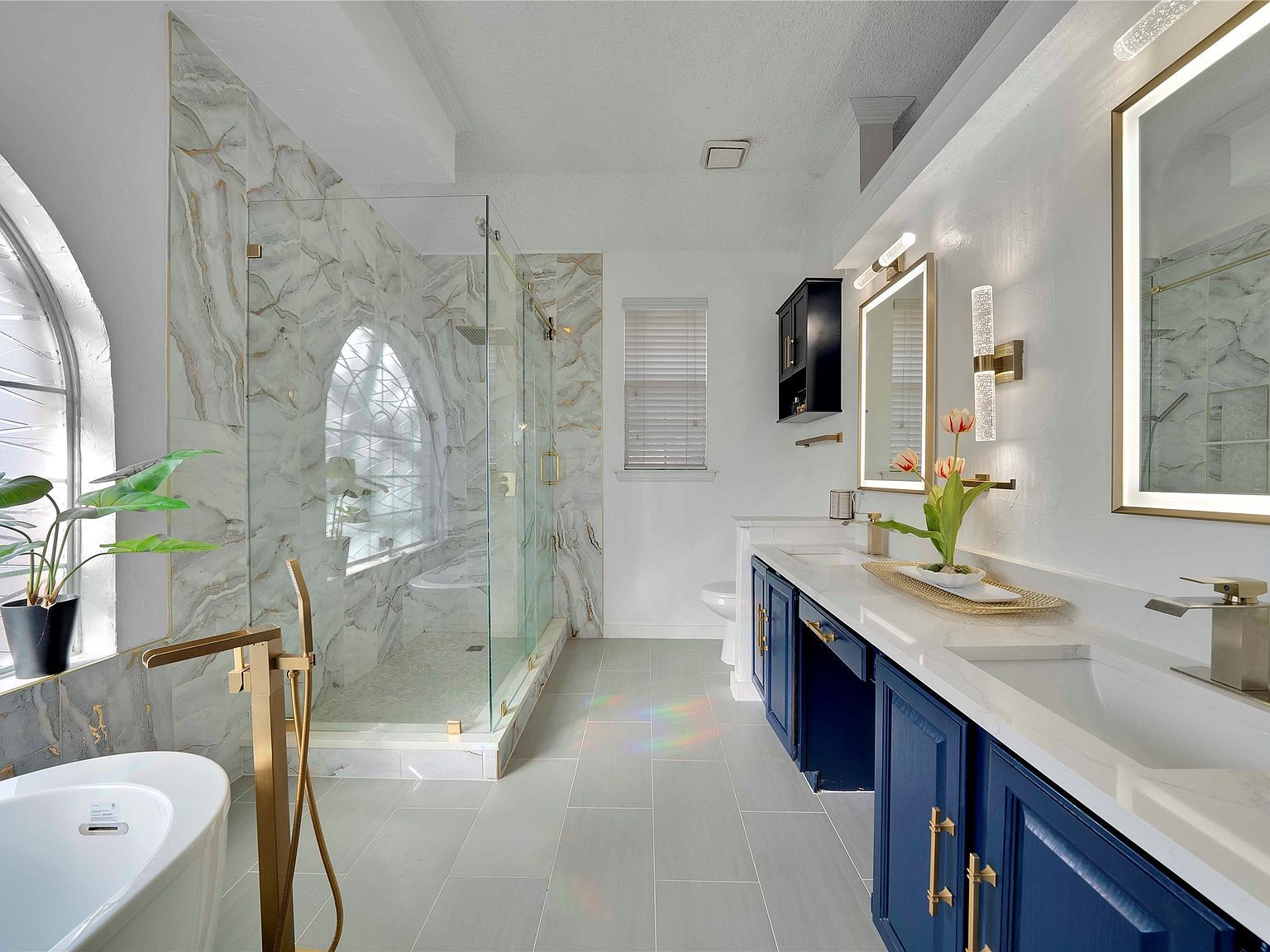 9352 Riverwalk Ln Irving, TX 75063 - Thumbnail 2