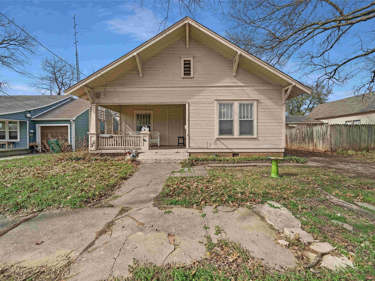 713 N Commerce St Gainesville, TX 76240 - Thumbnail 2