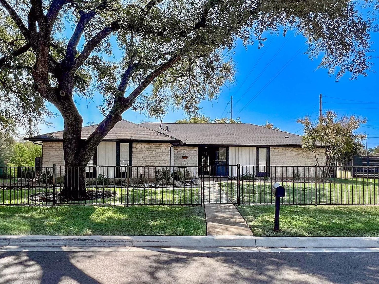 1716 Westwood Ln Georgetown, TX 78628 - Thumbnail 2