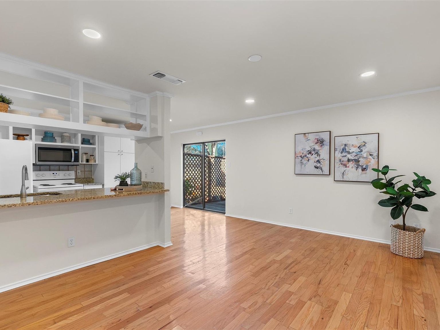 900 Taulbee Ln APT 109 Austin, TX 78757 - Thumbnail 2