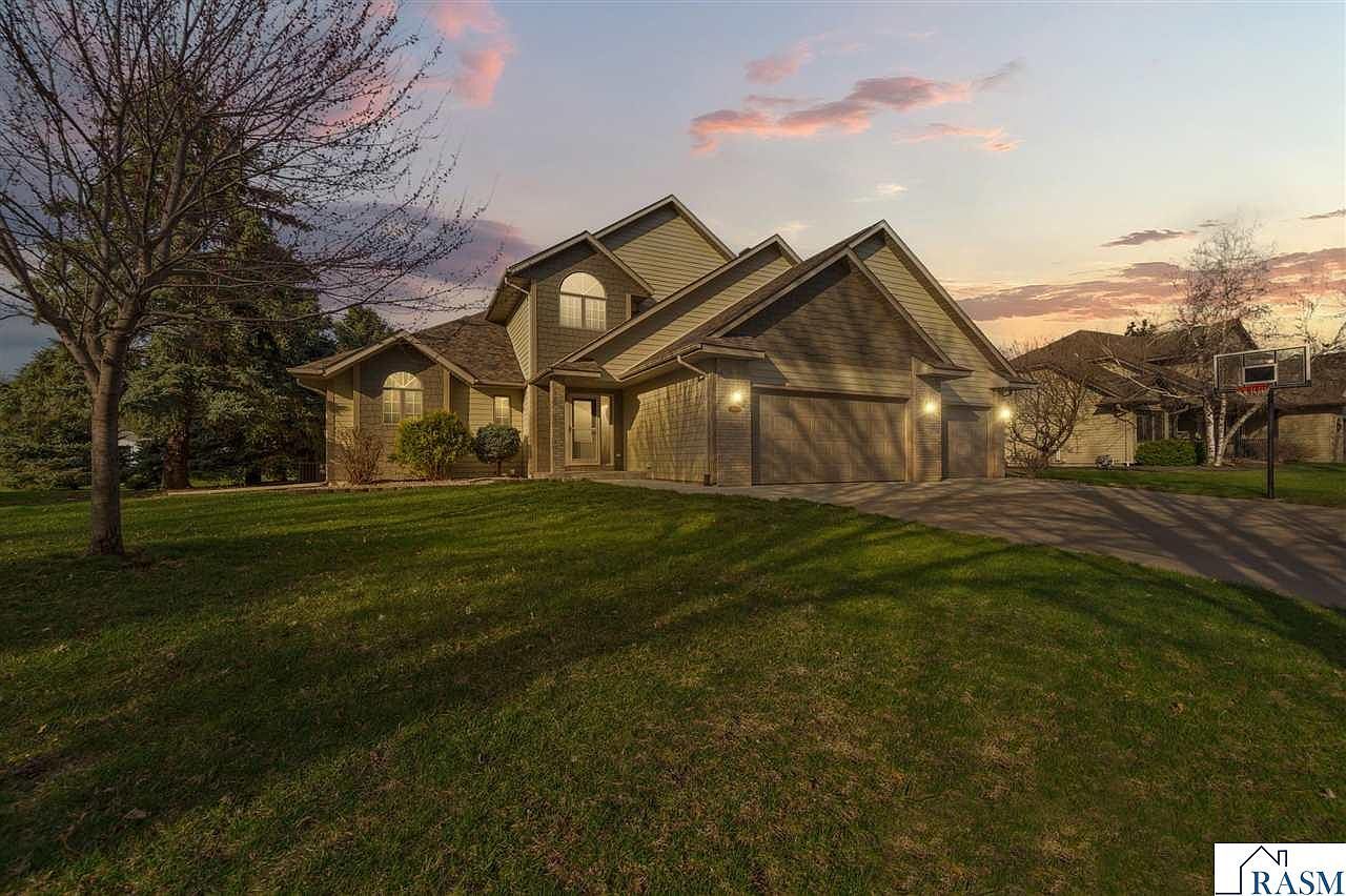 1526 Castle Dr North Mankato, MN 56003  | Single Family