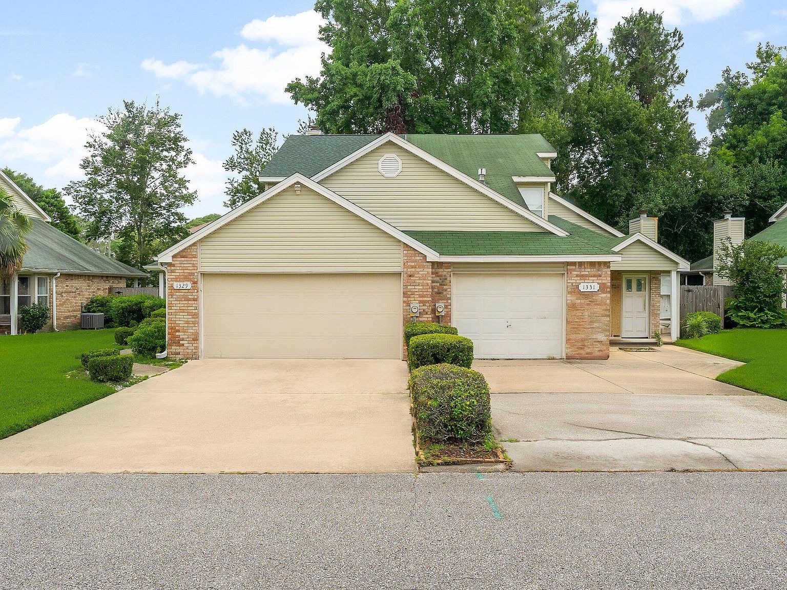 1329 White Blossom Ln Fort Walton Beach, FL 32547 - Thumbnail 2