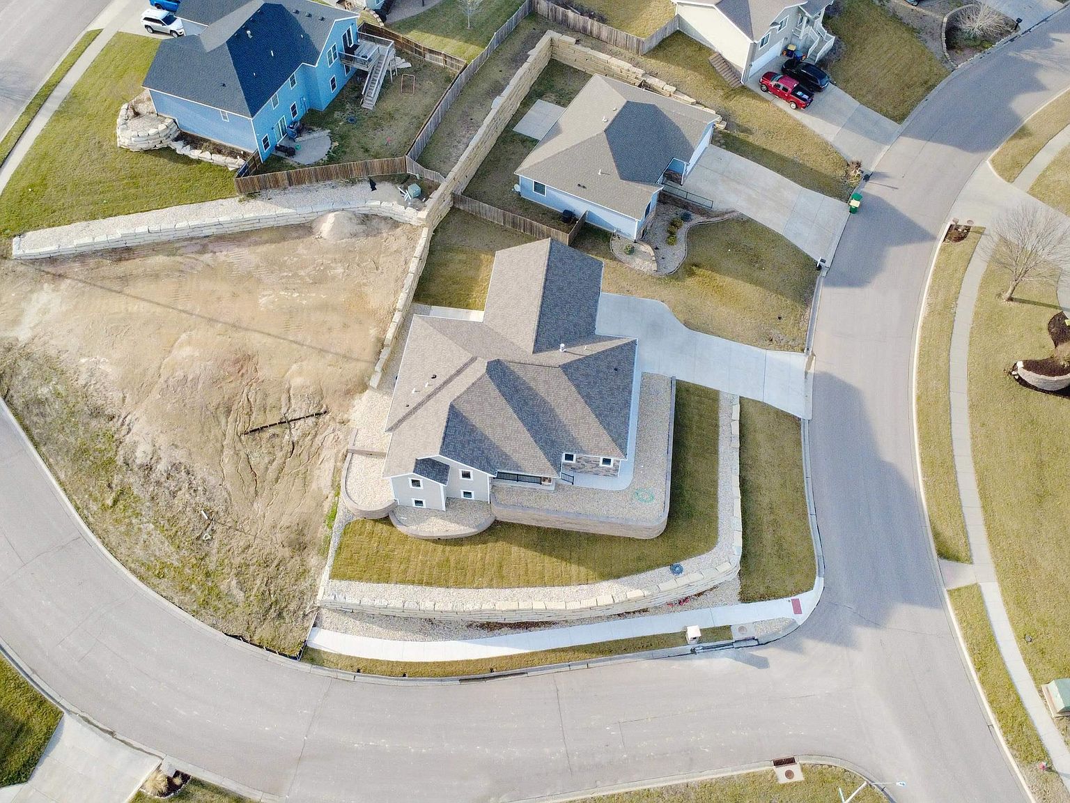 216 Highland Pointe Dr Manhattan, KS 66503 - Thumbnail 2