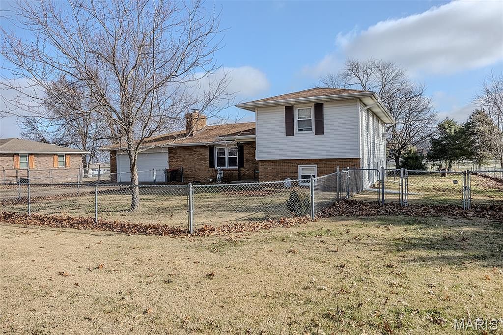 1618 Finn Dr Lebanon, MO 65536 - Thumbnail 2