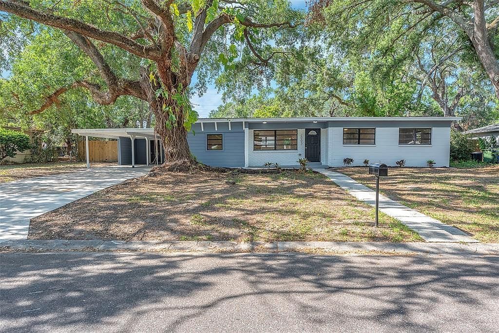 2003 E Clinton St Tampa, FL 33610 - Thumbnail 2