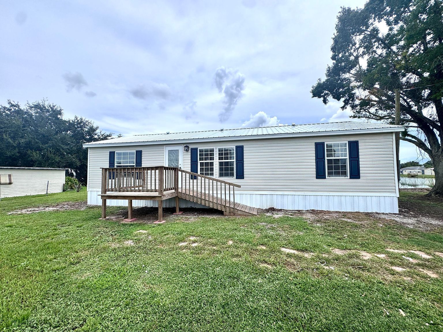 1067 Palm Ct Okeechobee, FL 34974 - Thumbnail 2