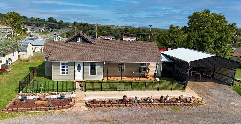 107 E Johnny Bench Binger, OK 73009 - Thumbnail 2