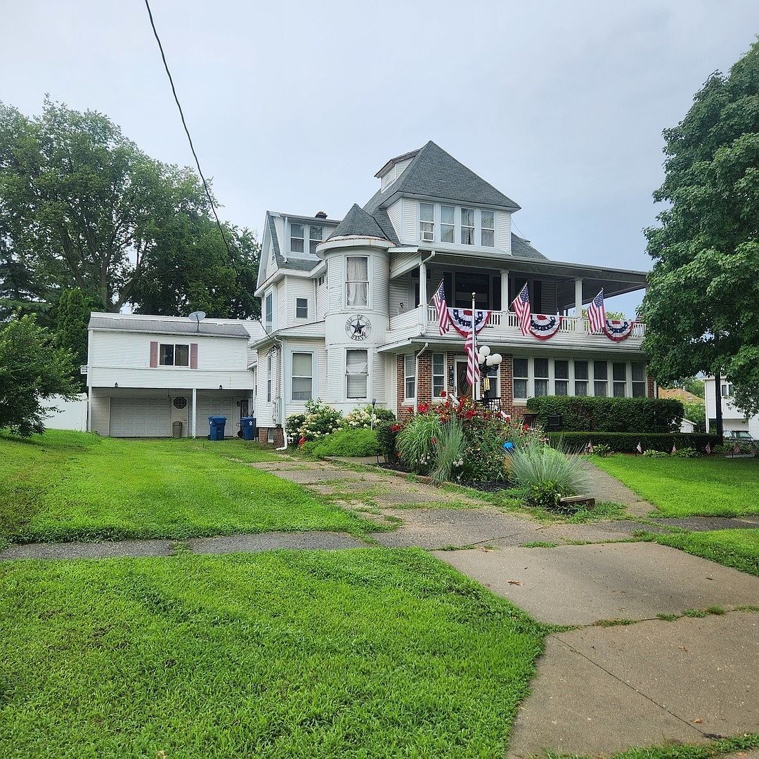 330 E Locust St Watseka, IL 60970 - Thumbnail 2