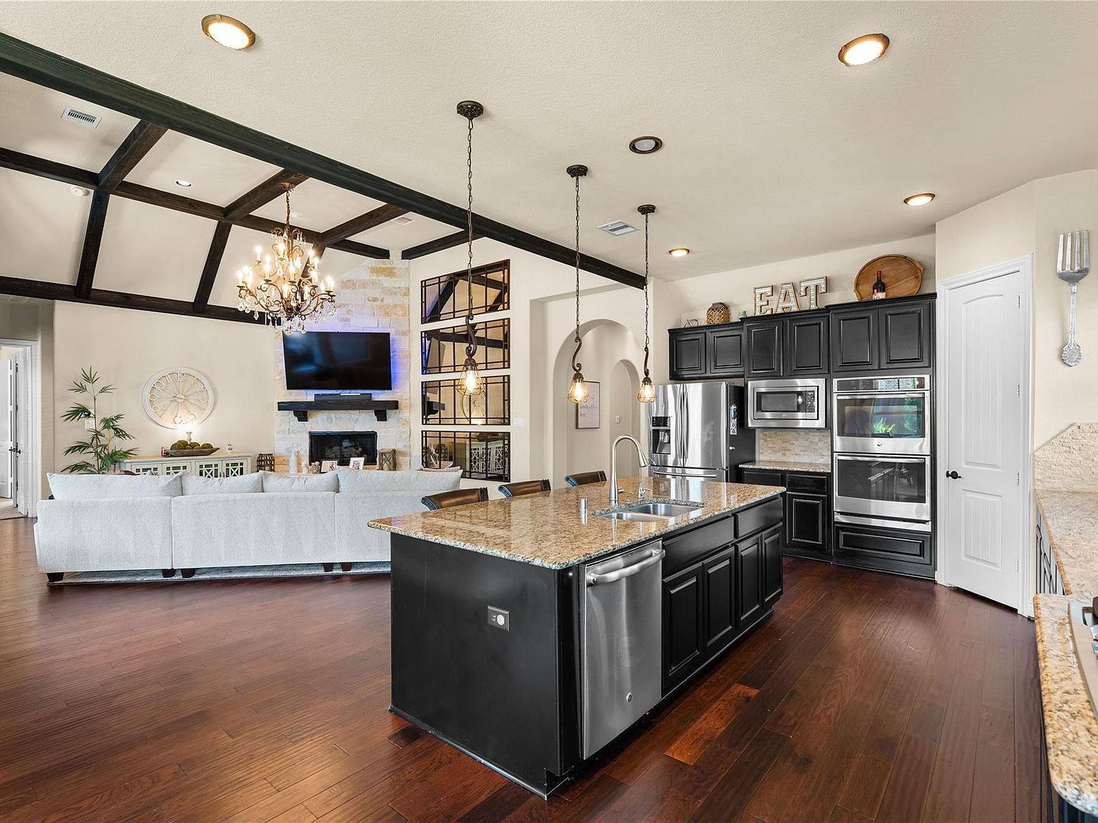 39 Camden Oaks Ln Montgomery, TX 77356 - Thumbnail 2