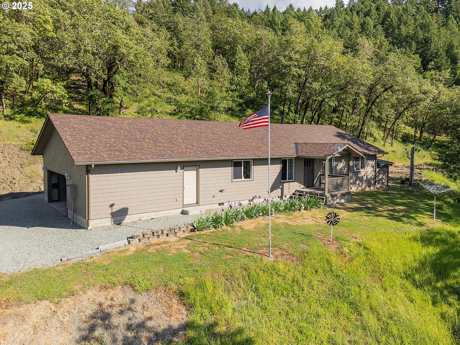 460 Huckleberry Mount Ln Riddle, OR 97469 - Thumbnail 2