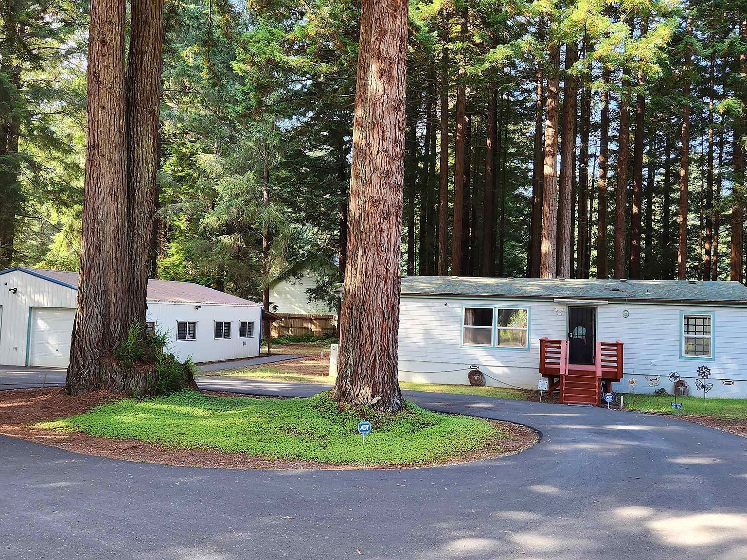 205 Staley Ln Crescent City, CA 95531 - Thumbnail 2