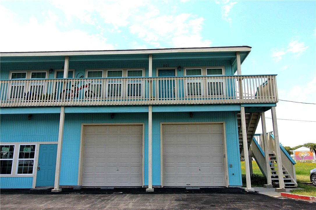 1809 Hillcrest Dr Rockport, TX 78382 - Thumbnail 2