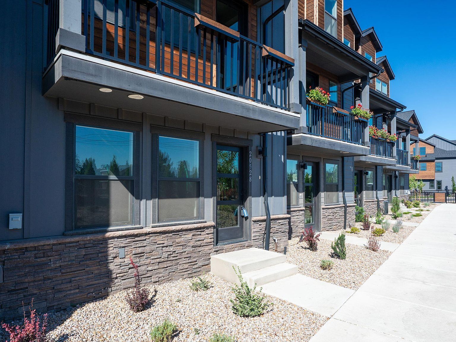 20528 NE Empire Ave Bend, OR 97701 - Thumbnail 2