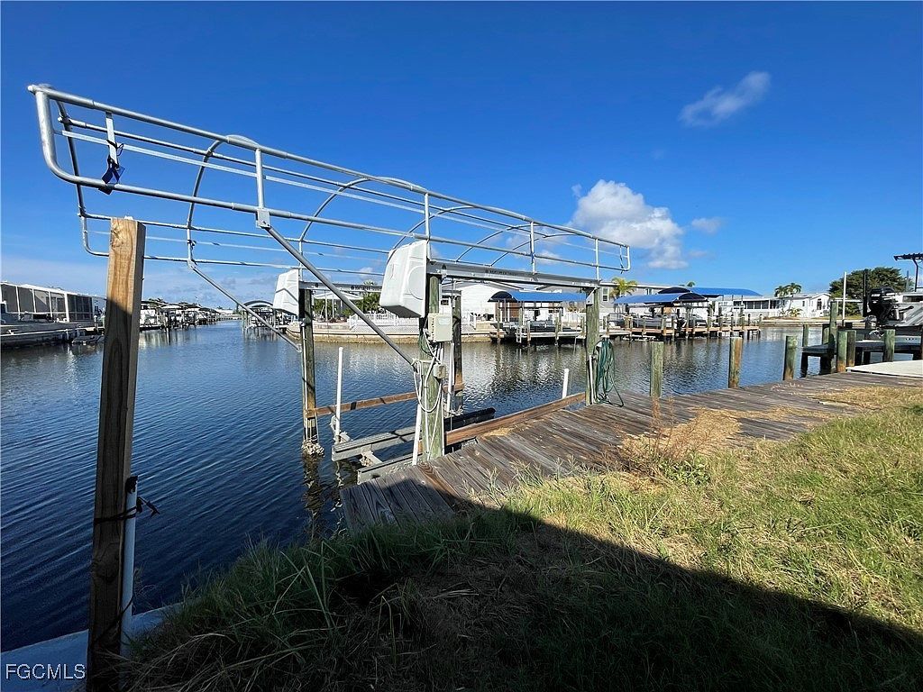 3874 Dewberry Ln Saint James City, FL 33956 - Thumbnail 2