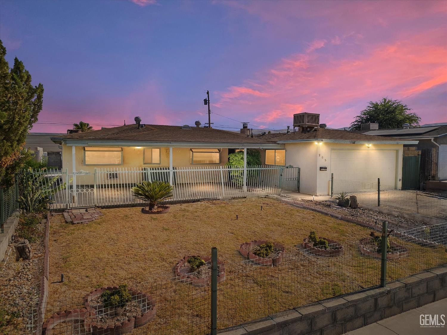 205 Suzanne Ln Taft, CA 93268 - Thumbnail 2