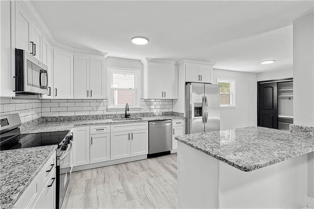 977 Wolcott Ave Norfolk, VA 23513 - Thumbnail 2