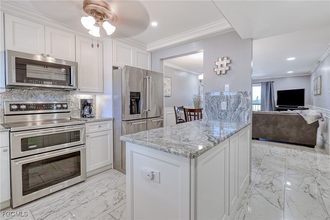 2121 Collier Ave APT 412 Fort Myers, FL 33901 - Thumbnail 2