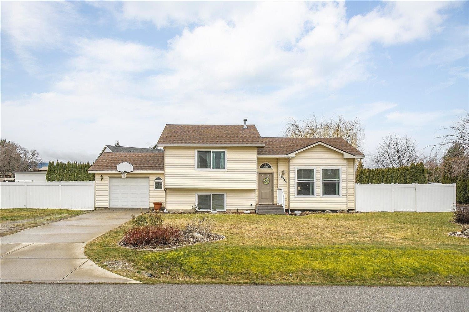 18914 E 2nd Ave Spokane Valley, WA 99016 - Thumbnail 2