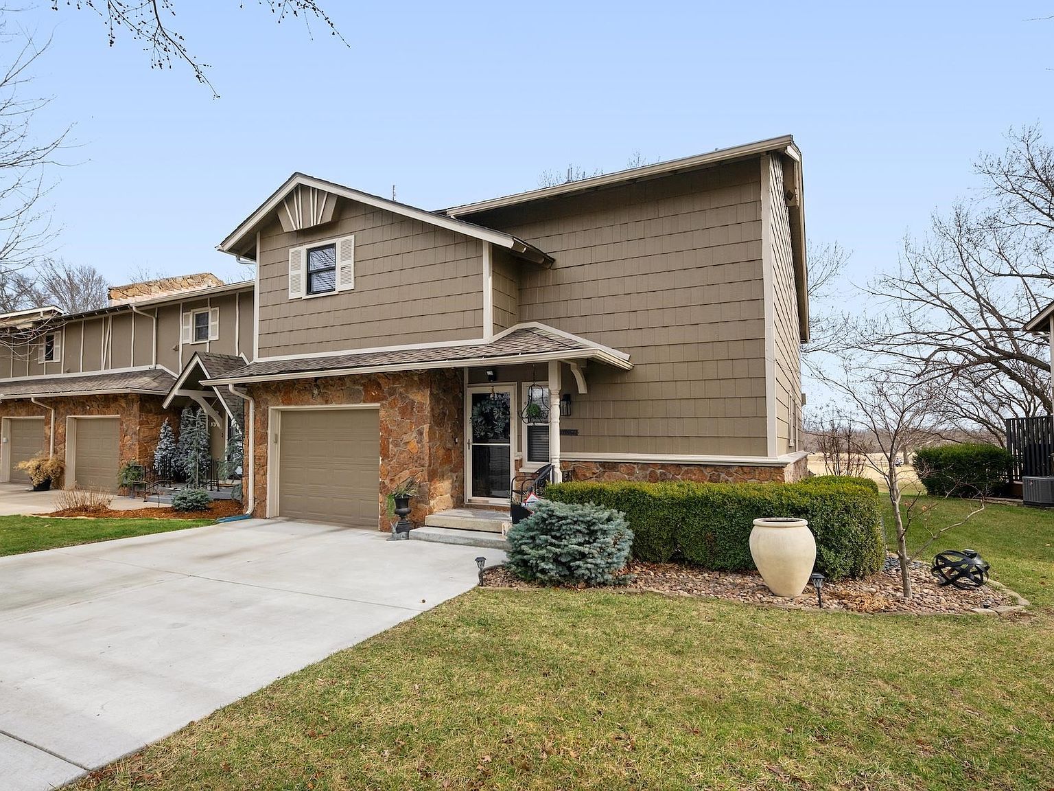 136 N Maize Rd APT 25 Wichita, KS 67212 - Thumbnail 2