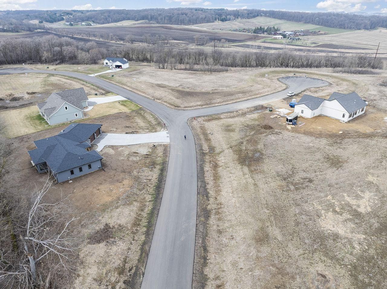 705 Cherrywood Dr SW Pine Island, MN 55963 - Thumbnail 2