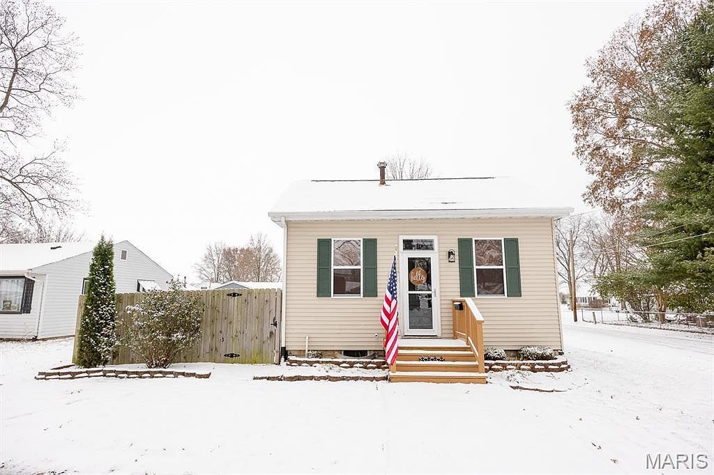 824 W State St Mascoutah, IL 62258 - Thumbnail 2