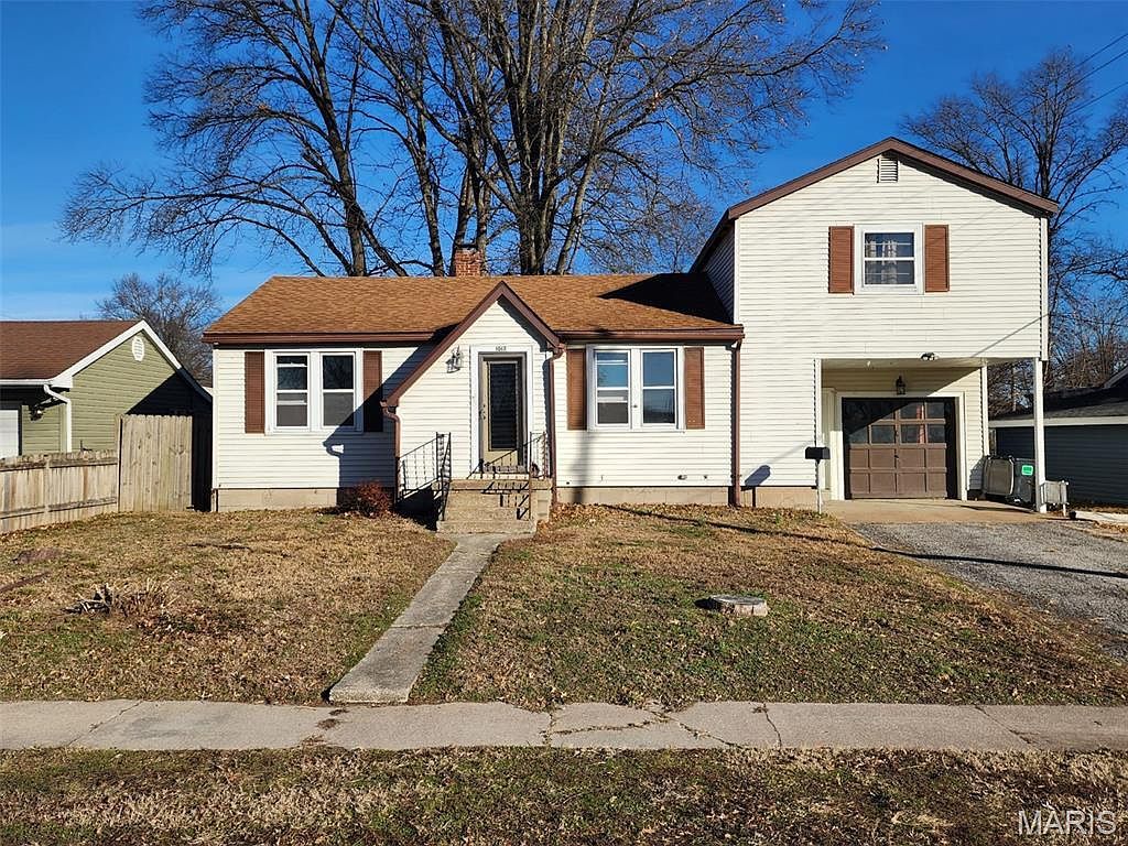 1017 W Green St Mascoutah, IL 62258 | Single Family