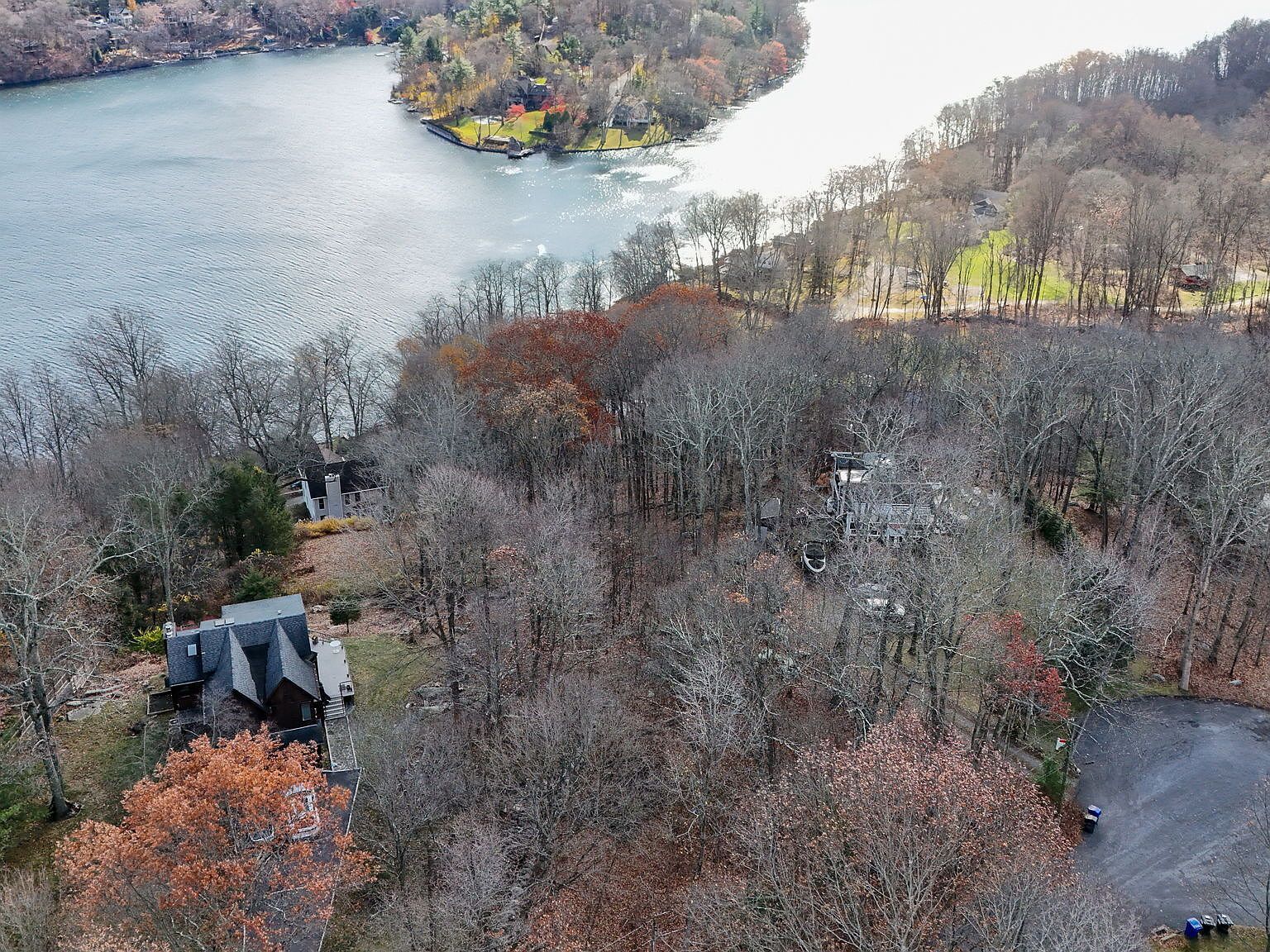 6 Candlewood Cmn New Milford, CT 06776 - Thumbnail 2