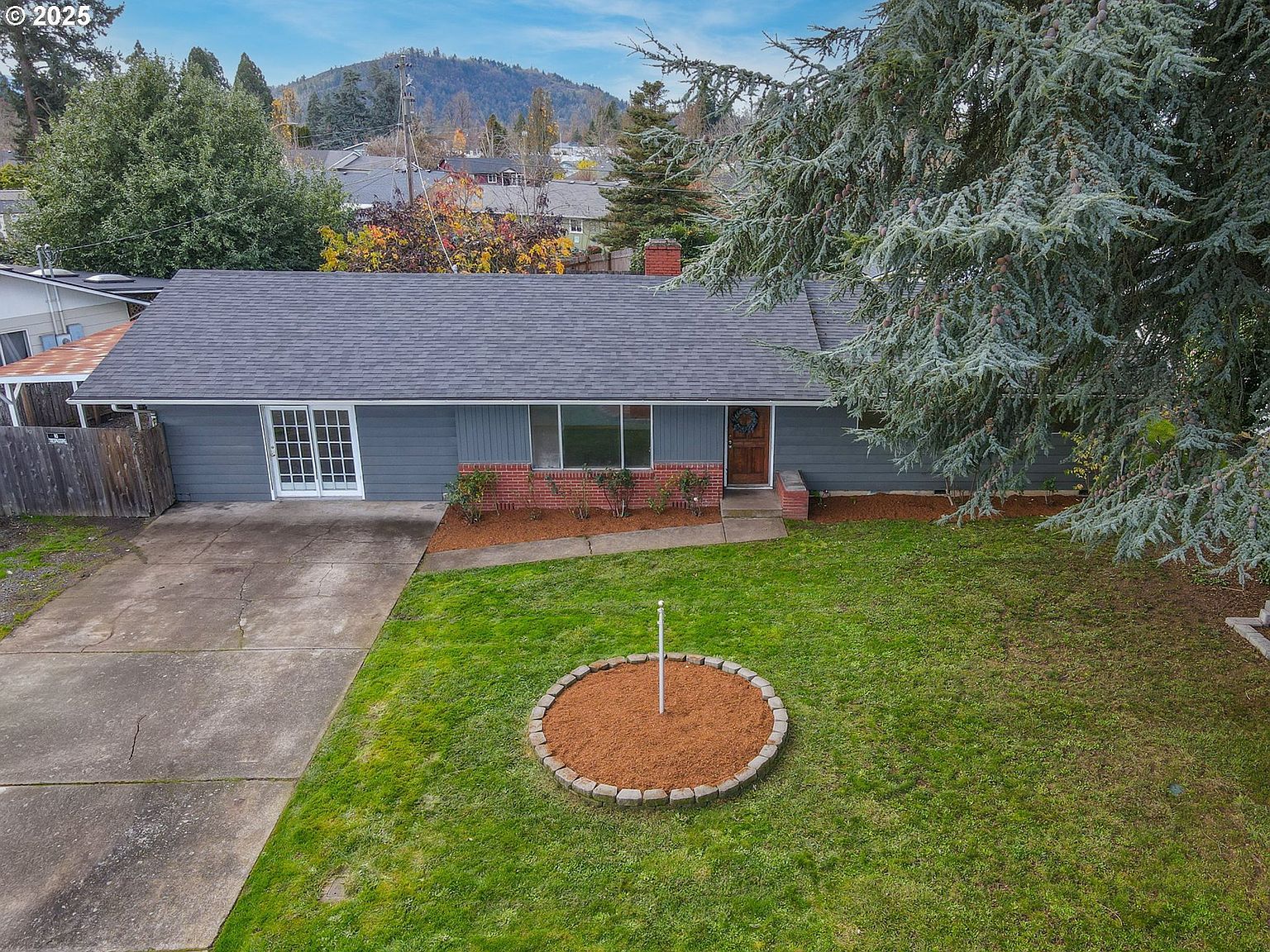 922 S 38th St Springfield, OR 97478 - Thumbnail 2