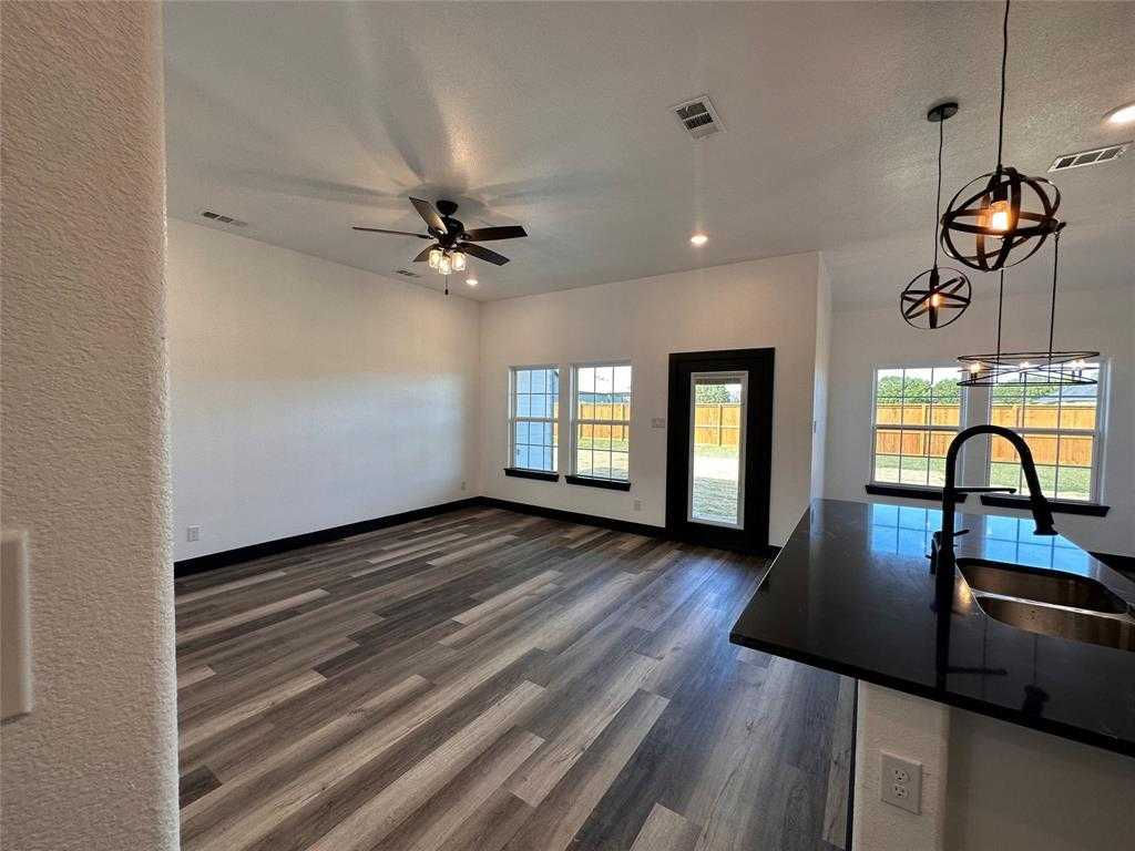 735 Daniel St, Blossom, TX, USA, 75416 - Thumbnail 3