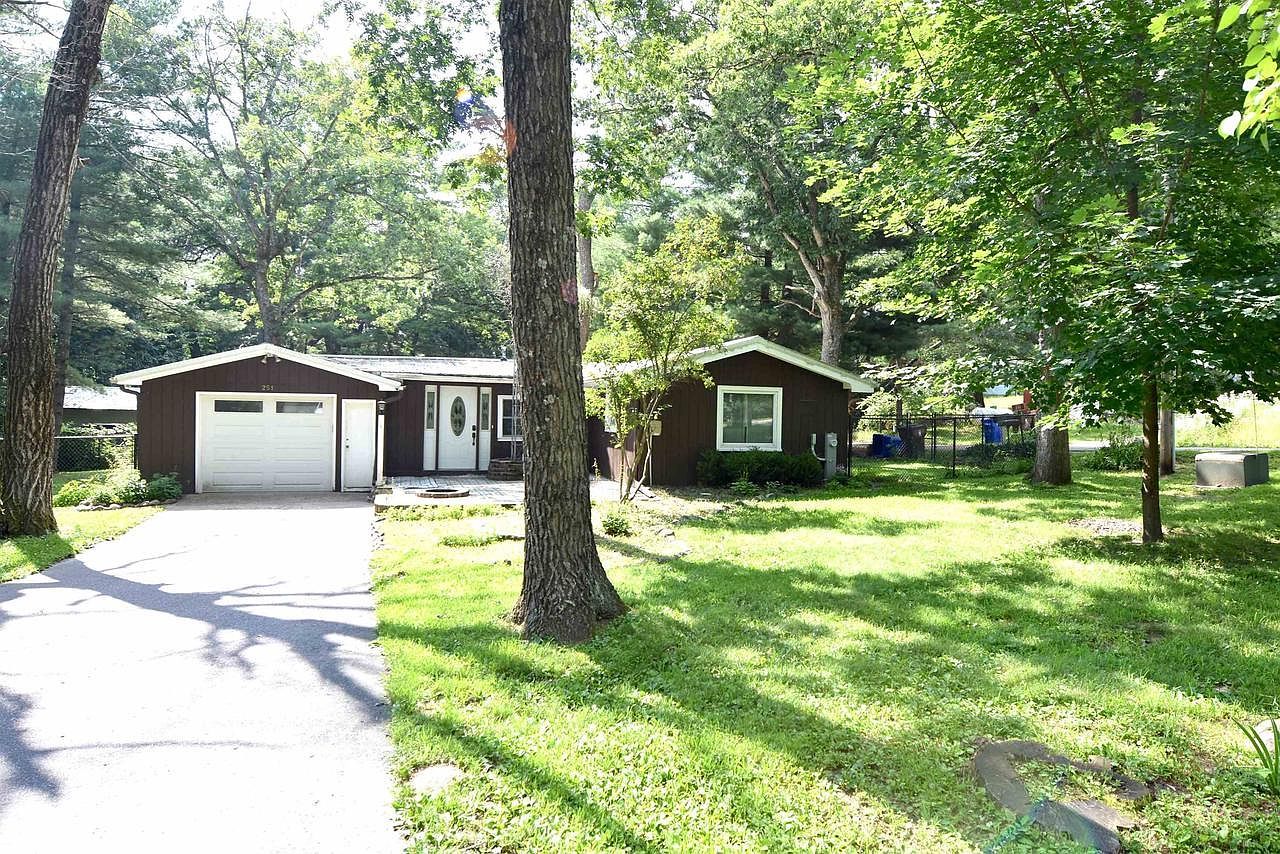 251 Indian Mound St Oxford, WI 53952 - Thumbnail 2