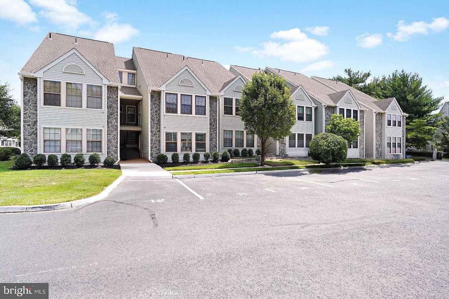 69 Bridgewater Dr Marlton, NJ 08053  | Condominium