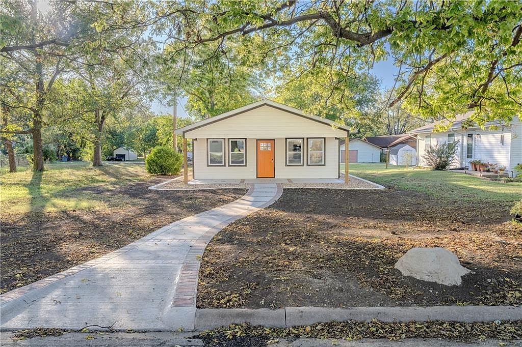 217 N 17th St Fredonia, KS 66736 - Thumbnail 2