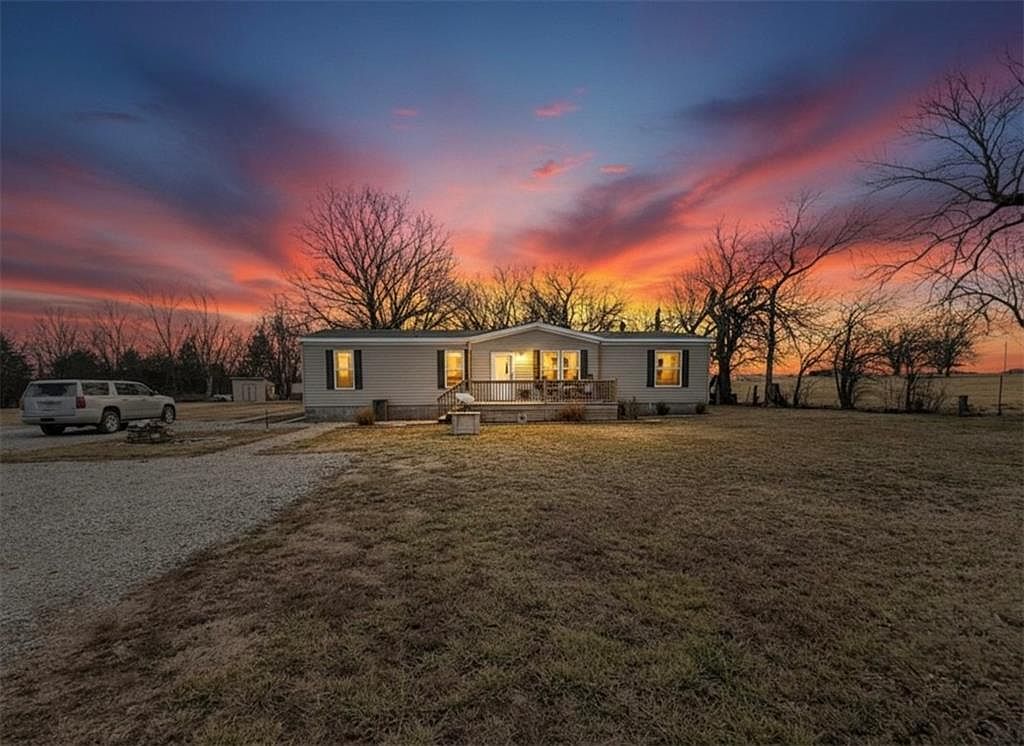 19525 50th Rd Parsons, KS 67357  | Single Family