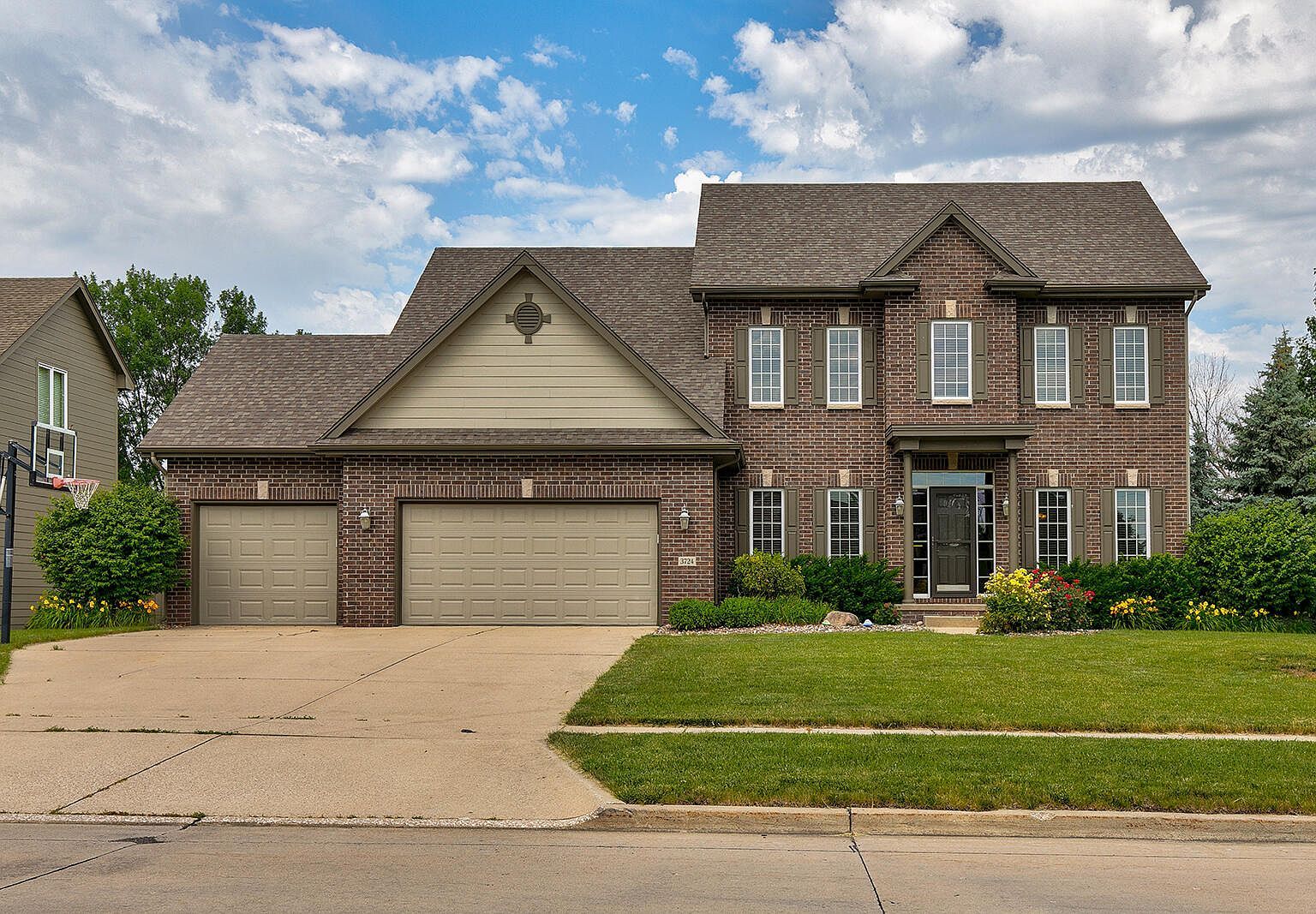 3724 147th St Urbandale, IA 50323 - Thumbnail 2