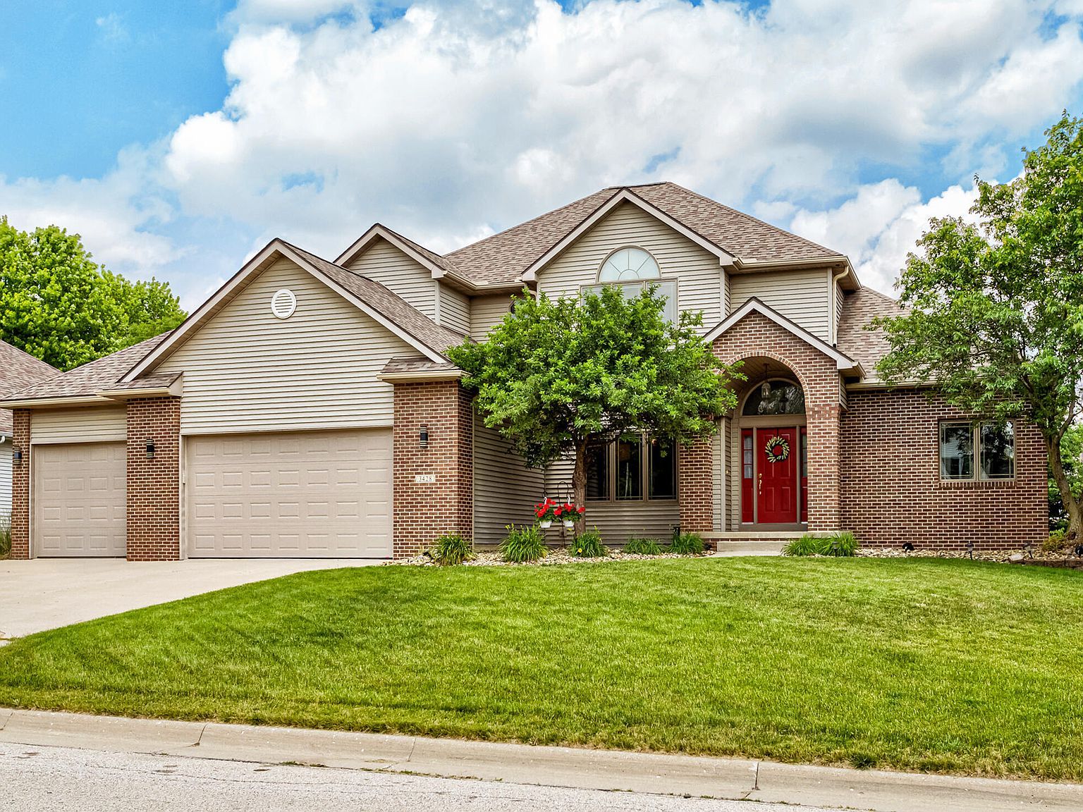 3428 Valley View Rd Ames, IA 50014 - Thumbnail 2