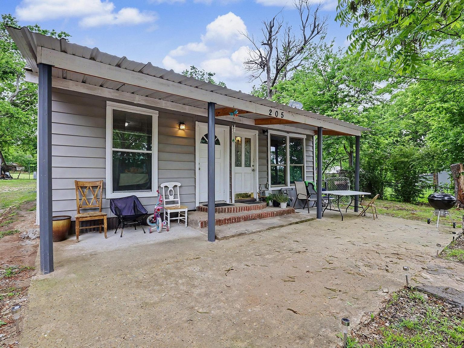 205 S Main St Bonham, TX 75418, 75418