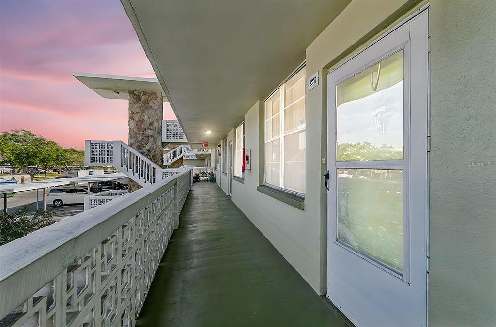 4885 1st St NE APT 203 Saint Petersburg, FL 33703 - Thumbnail 2