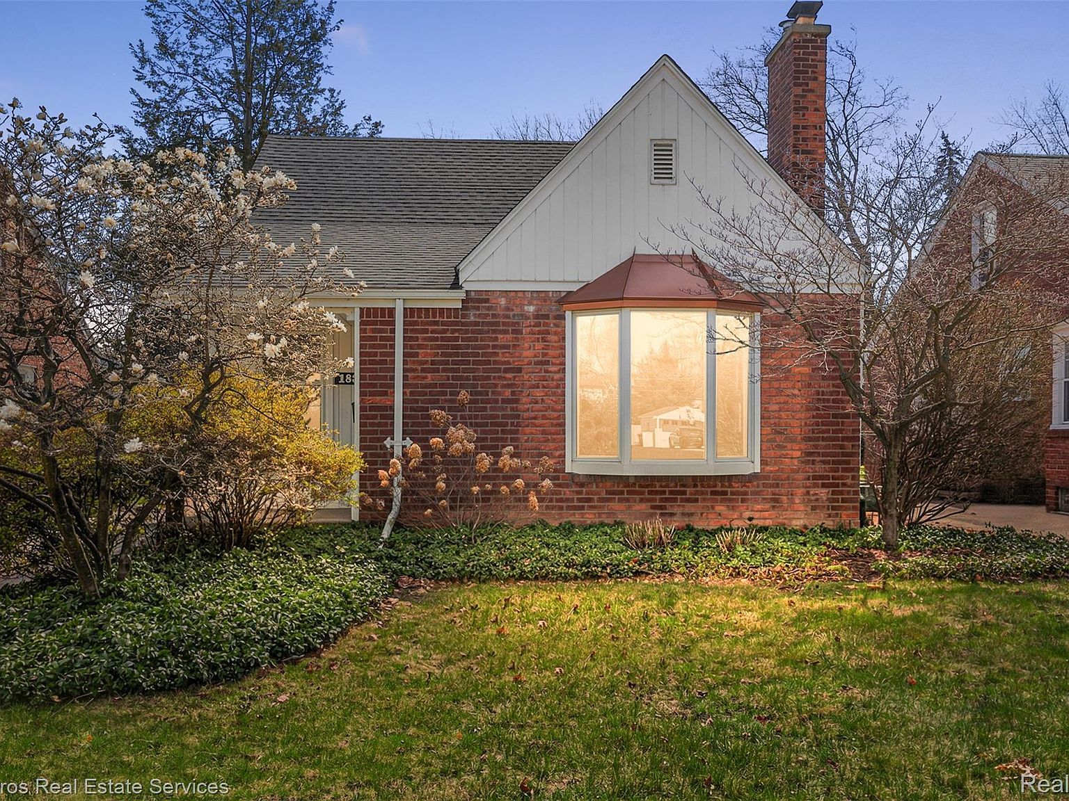 1837 Oxford Rd Grosse Pointe Woods, MI 48236  | Single Family