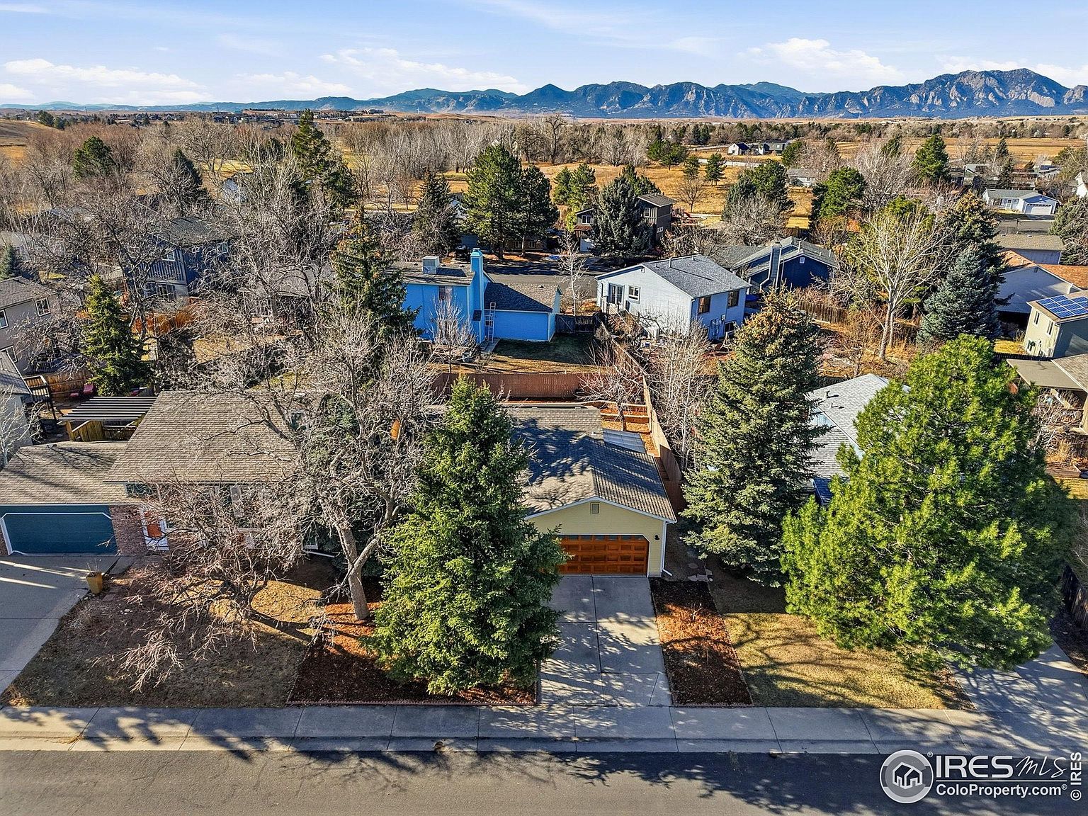 385 Lilac Cir Louisville, CO 80027 - Thumbnail 2