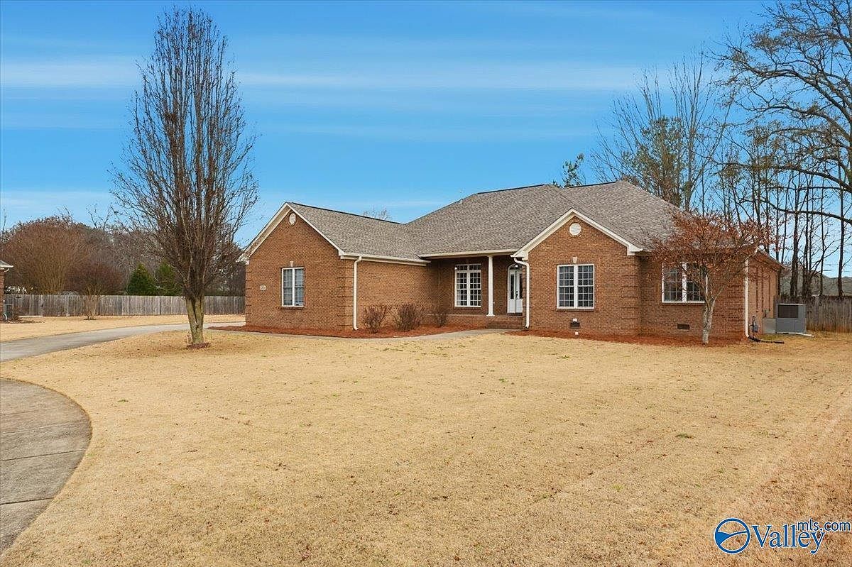 215 Slater Ct Huntsville, AL 35811 - Thumbnail 2