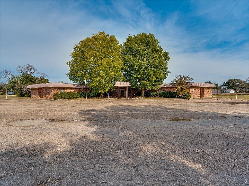 117 Twin Cir Wortham, TX 76693 - Thumbnail 2